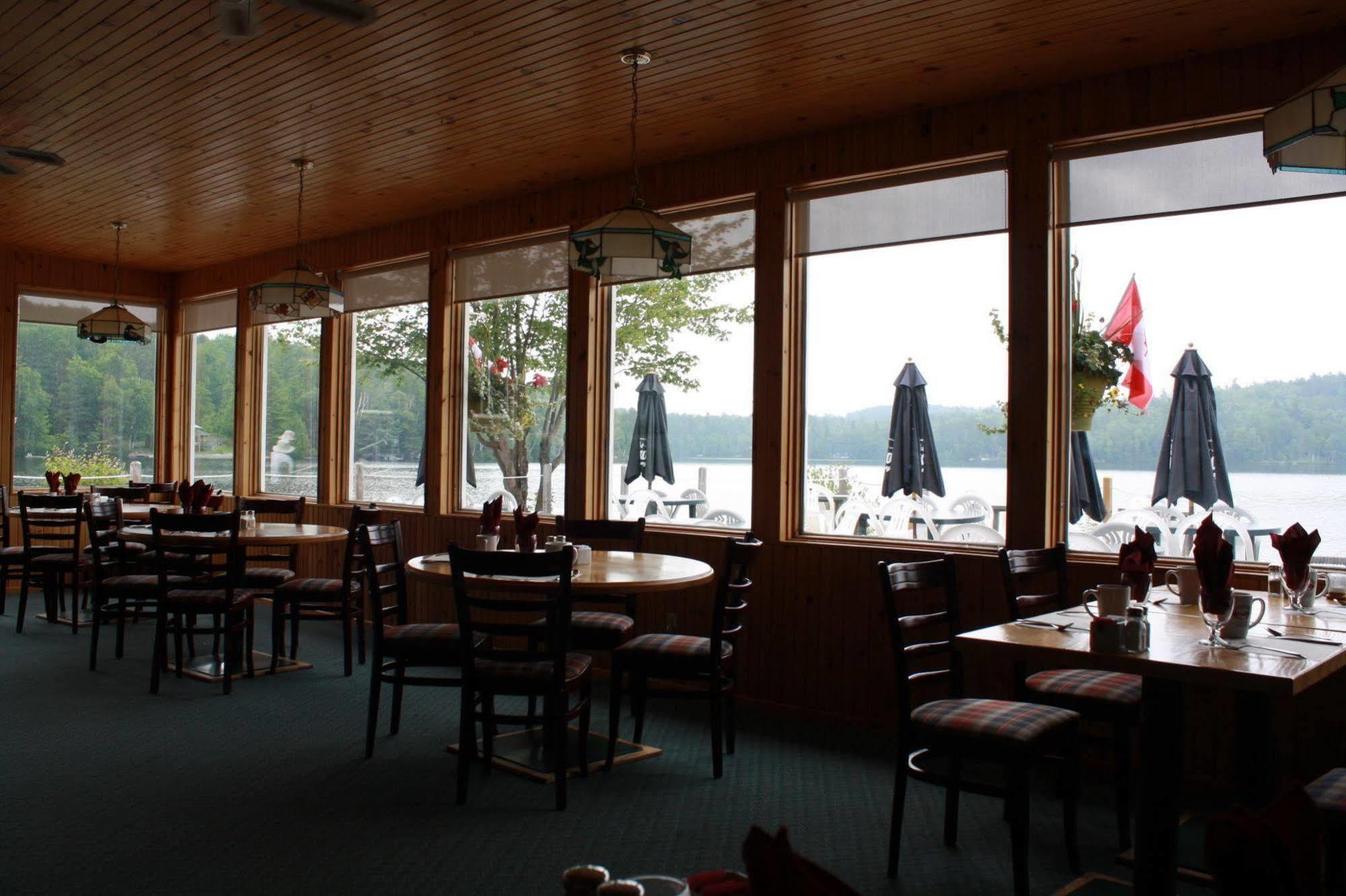 Spectacle Lake Lodge Бенкрофт Екстер'єр фото